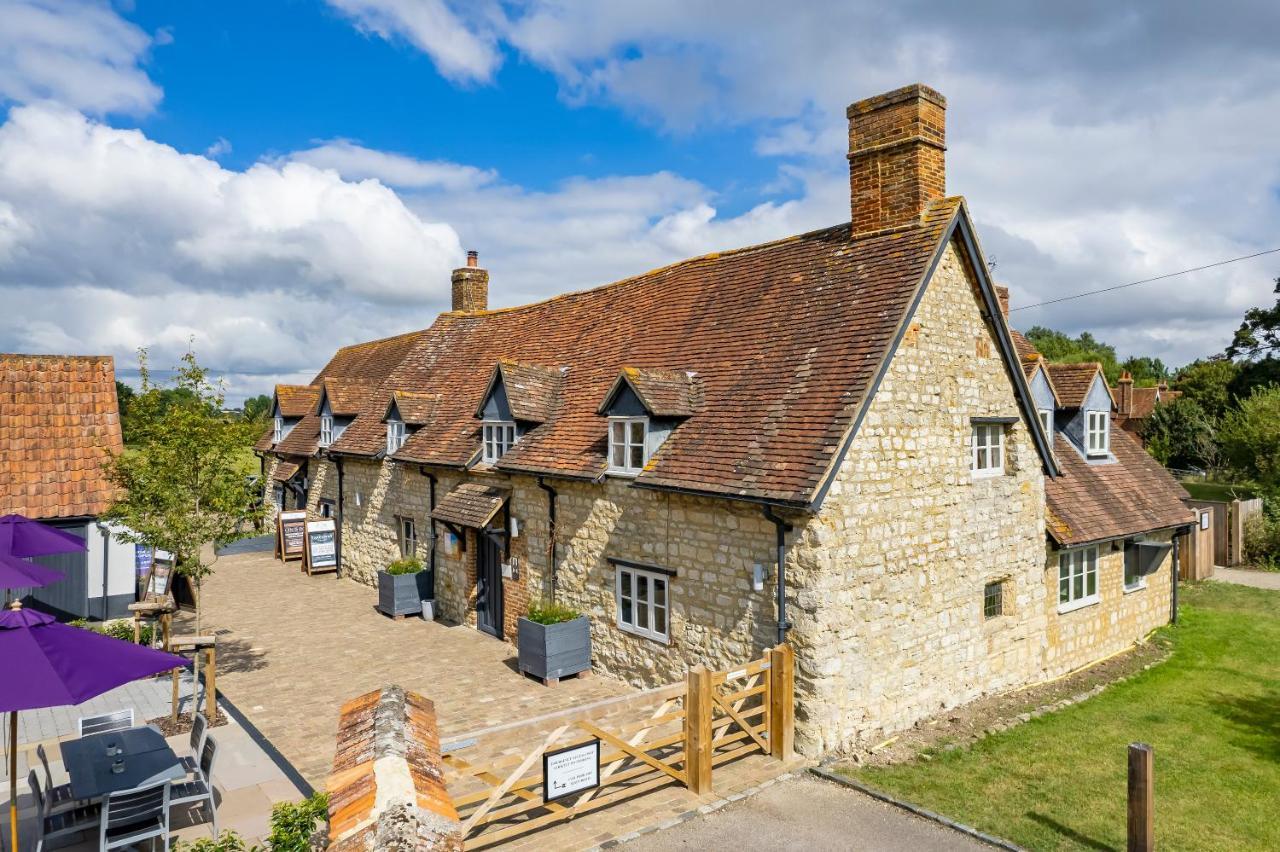 The Dinton Hermit Hotel Екстериор снимка